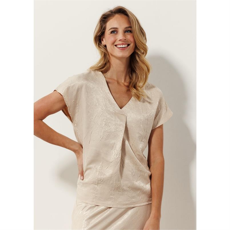 Tramontana Crinkled satin top Zand